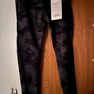 Grey camo leggings size small with thigh pockets